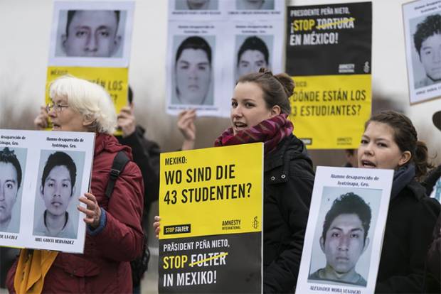  Nueva protesta contra Peña en Alemania; Amnistía pide no olvidar a los 27 mil desaparecidos