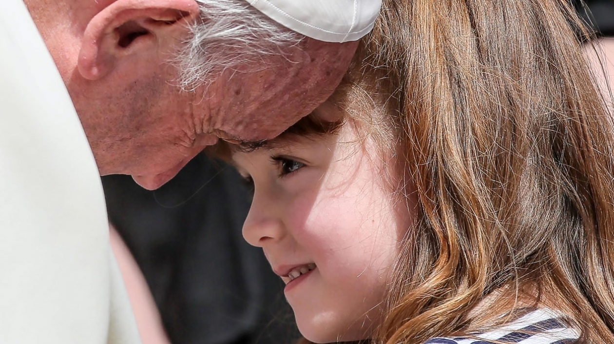  Cumple Papa sueño a niña que perderá vista y oído