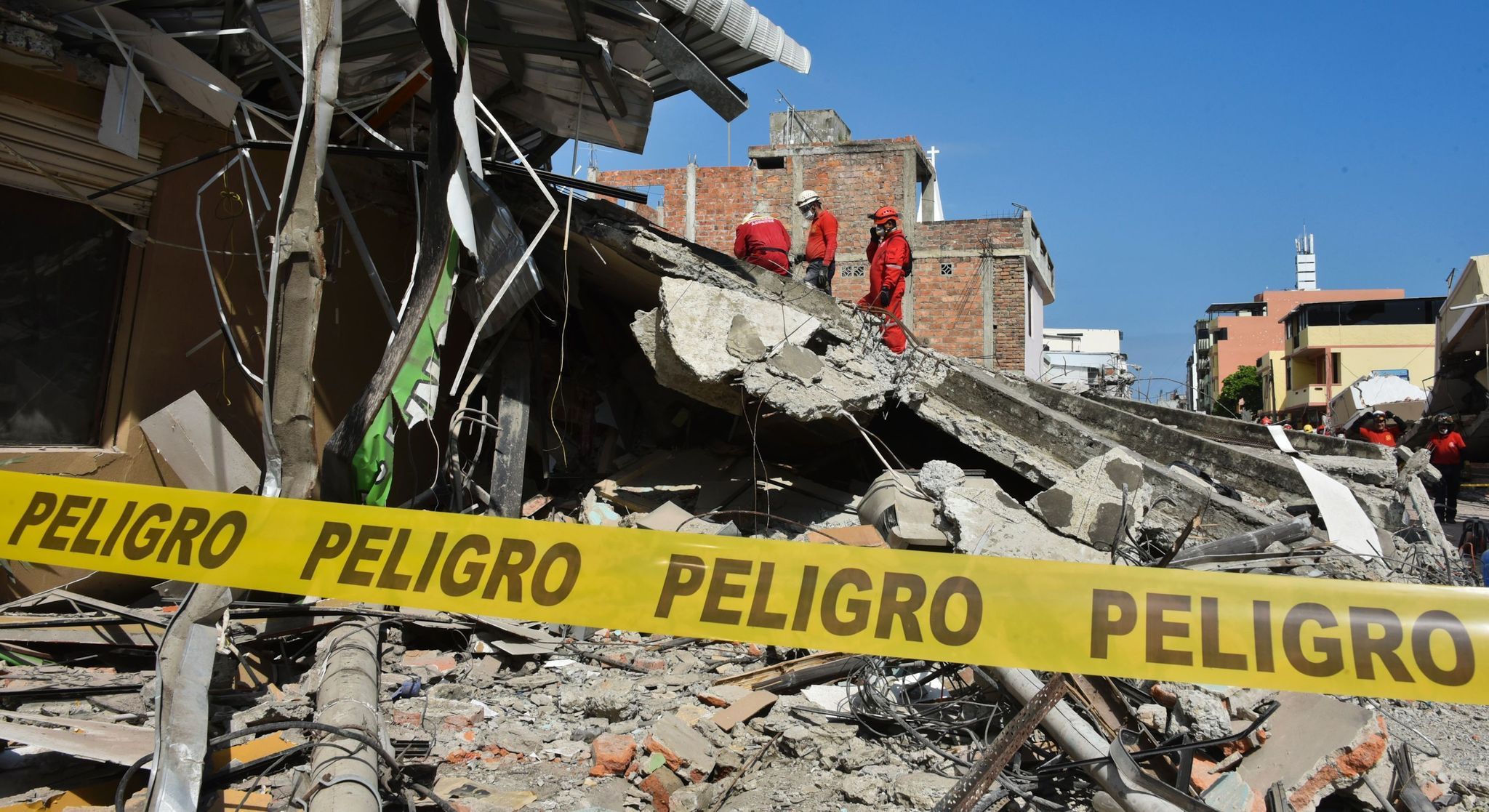  Ecuador intensifica búsqueda de sobrevivientes en medio de réplicas