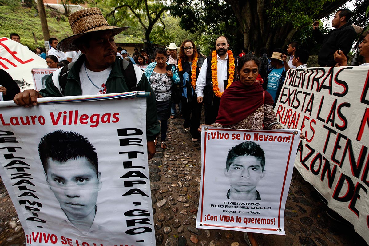  Expertos de la CIDH revelaron “mentiras” del gobierno en caso Ayotzinapa, dicen padres