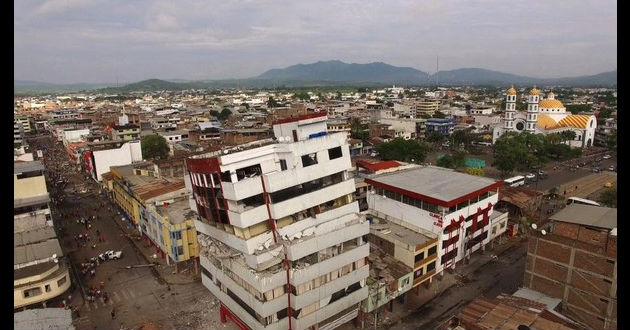 Escapan 100 reos de cárcel afectada por terremoto en Ecuador