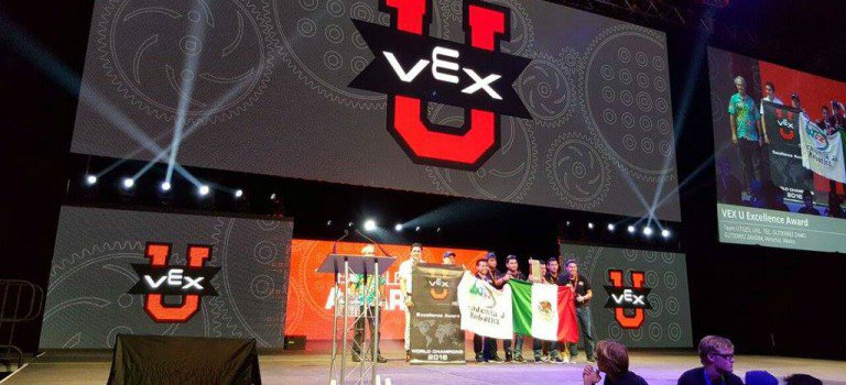  Universitarios de Veracruz ganan campeonato internacional de robótica