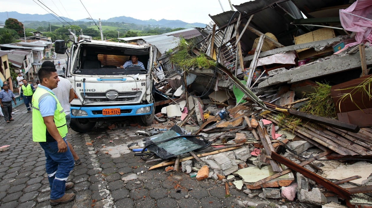  Estuvo 48 horas bajo los escombros en Ecuador; su esposa ya tenía su ataúd