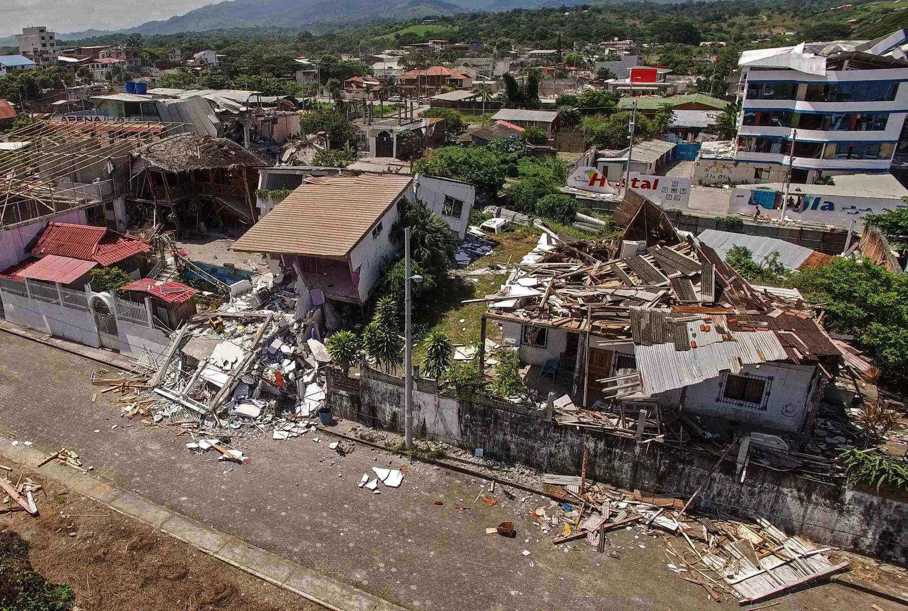  Sismo de 6,8 sacude a Ecuador a un mes del terremoto