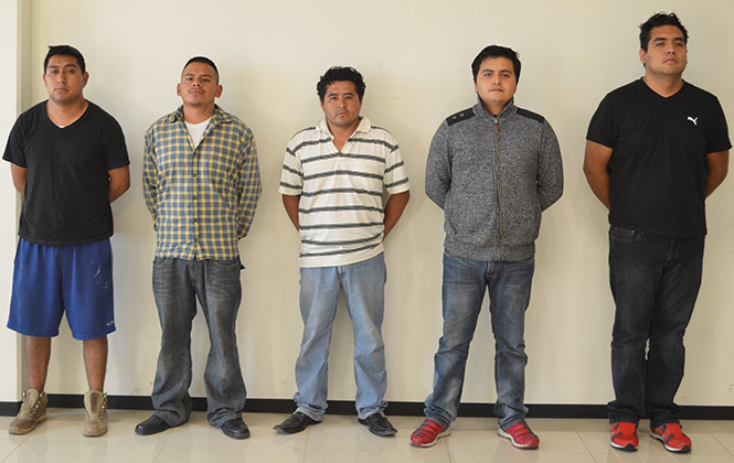  Estudiantes universitarios en Puebla secuestran a compañera