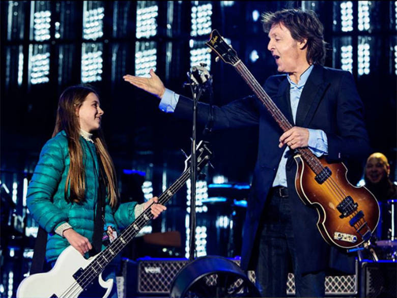  (Video) Niña de 10 años toca ‘Get Back’ junto a Paul McCartney