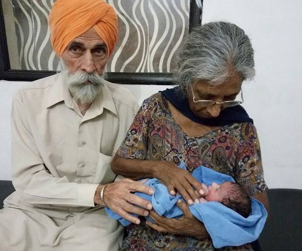  Mujer da a luz a los 70 años en India