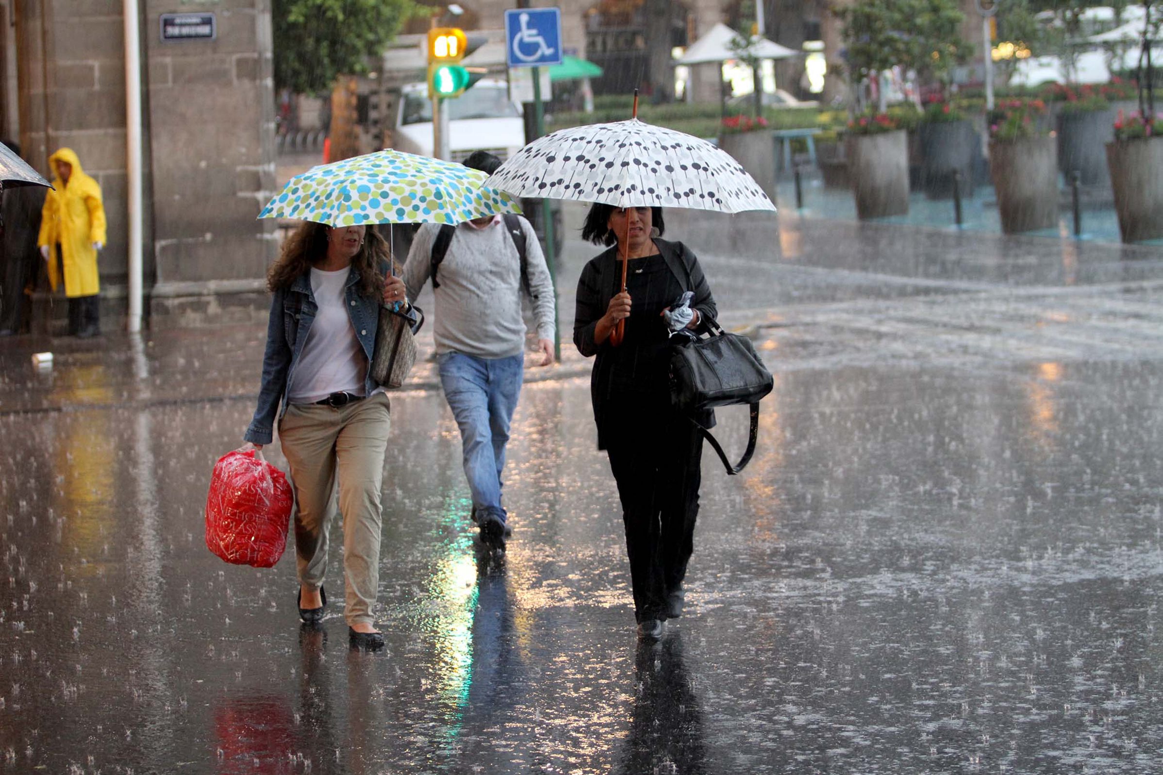  Lluvias, de fuertes a aisladas en gran parte del país