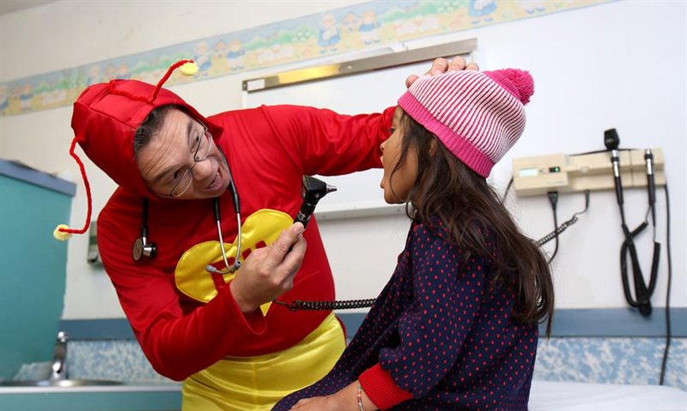 Médico de Jalisco se disfraza para llevar alegría a niños con cáncer