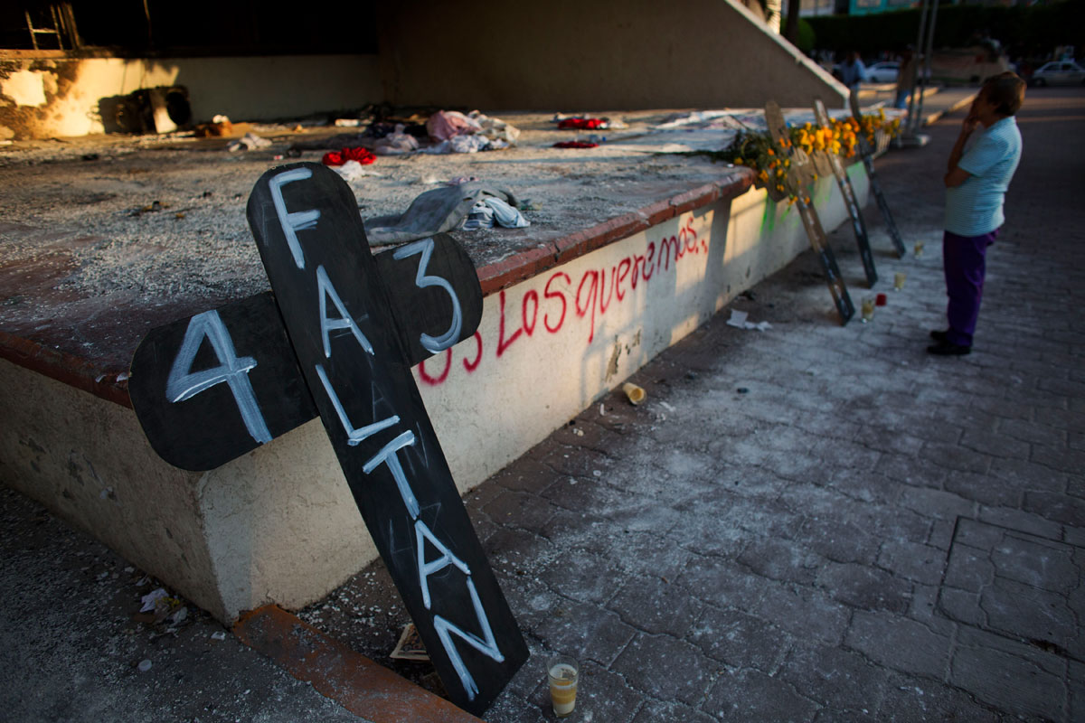  Encuentran restos humanos en Iguala; los confrontarán con ADN de los normalistas