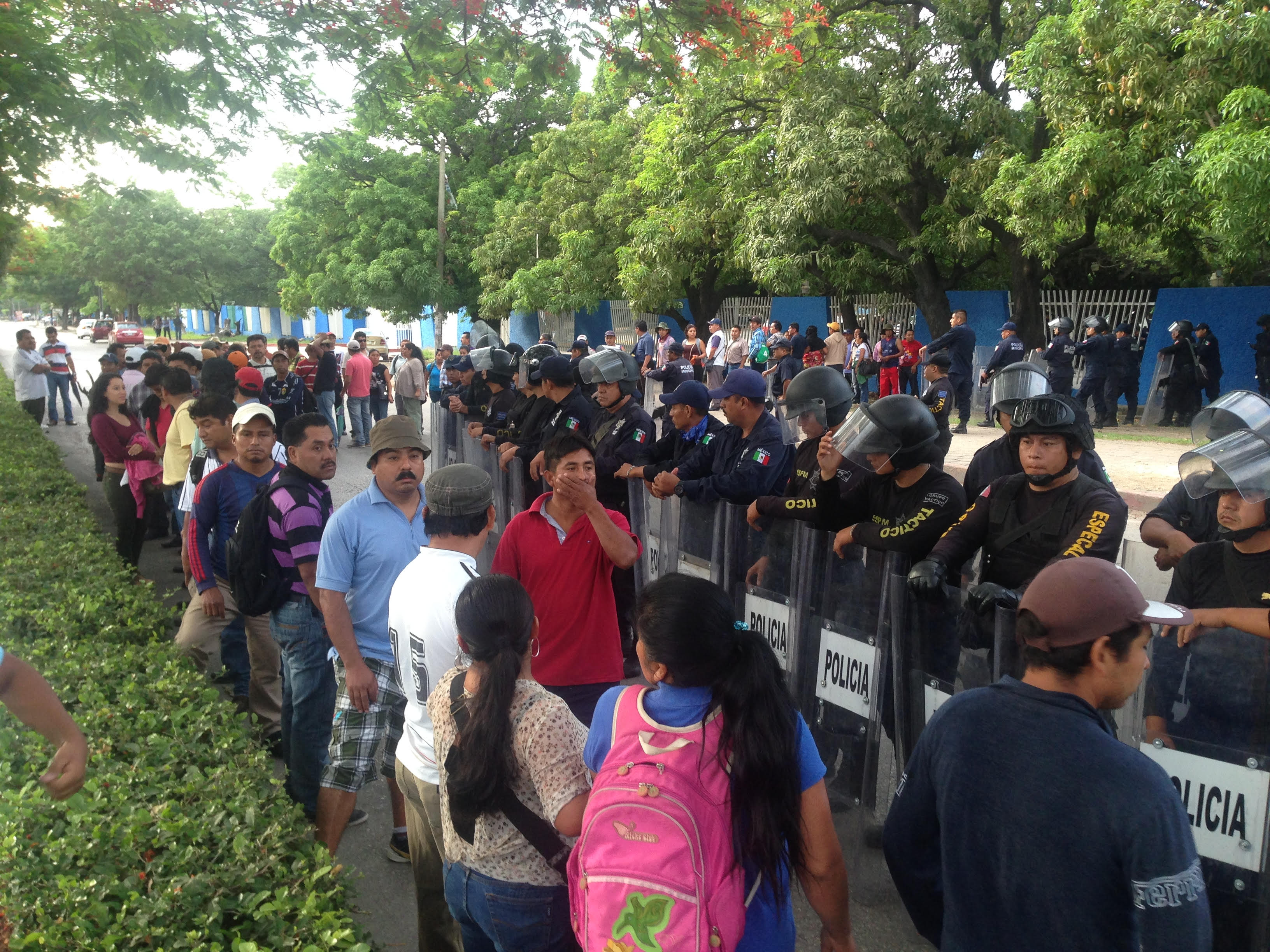  Maestros de Chiapas toman edificios y se enfrentan a policías