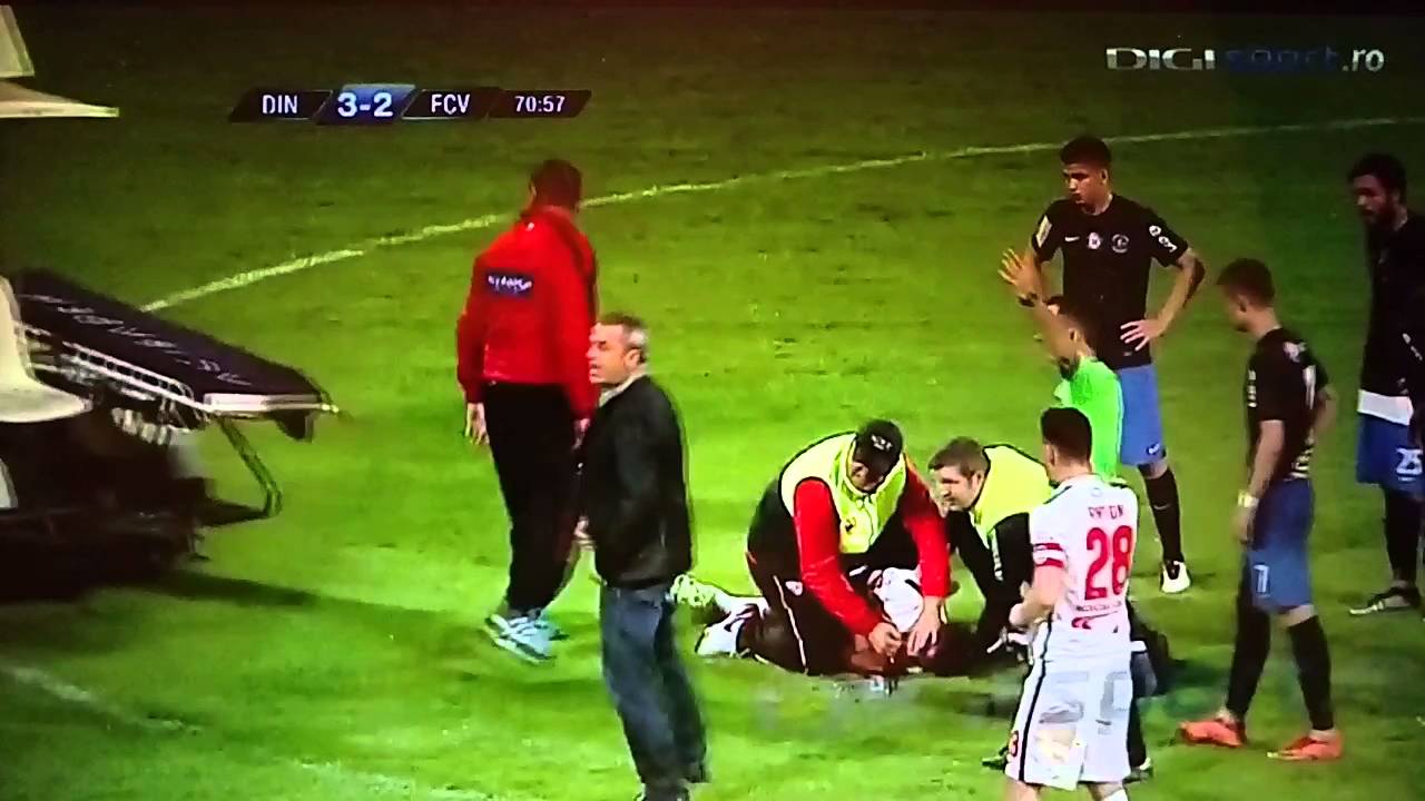  (Video) Futbolista de 26 años sufre ataque en pleno partido; fallece momentos después