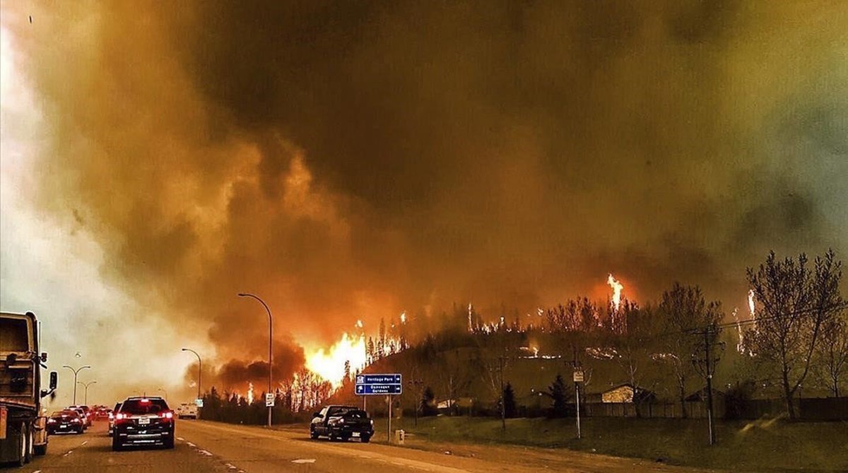  Precios del petróleo bajan ante fuerte incendio en Canadá