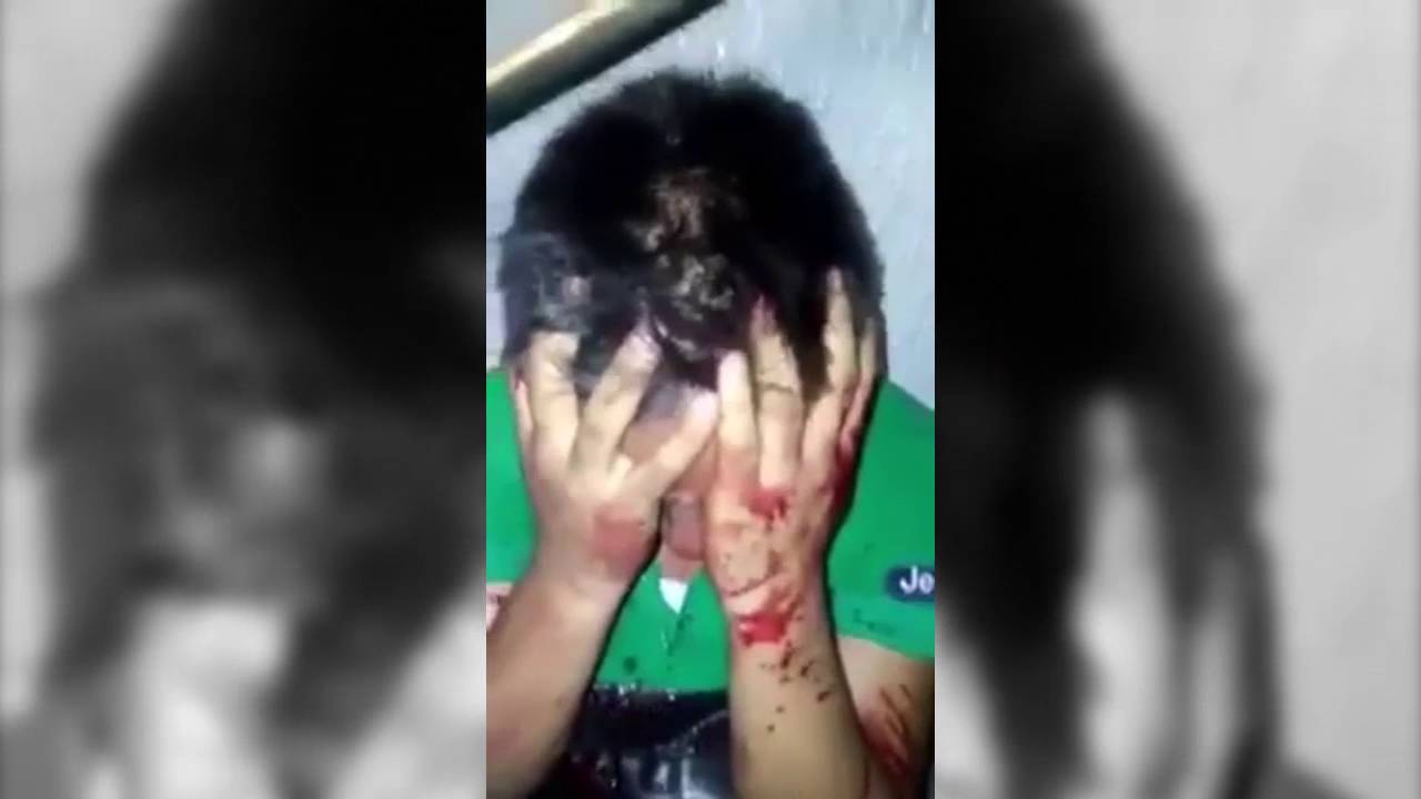  (Video) Hombre recibe golpiza de mujer, después de que éste la manoseó en el metro de la CDMX