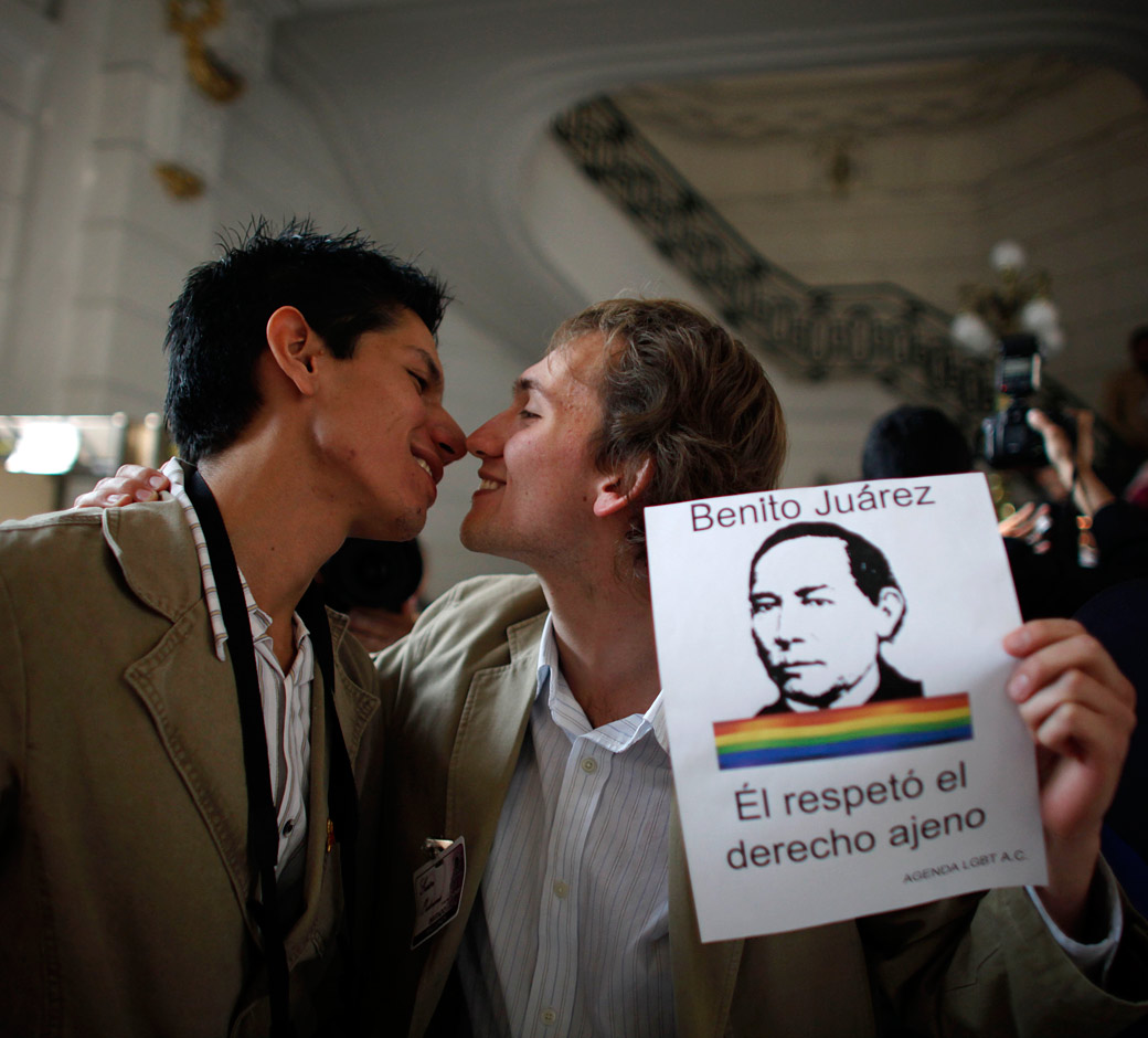  Apoyan legalizar las uniones gay en el país; 25% cree que afecta los valores morales
