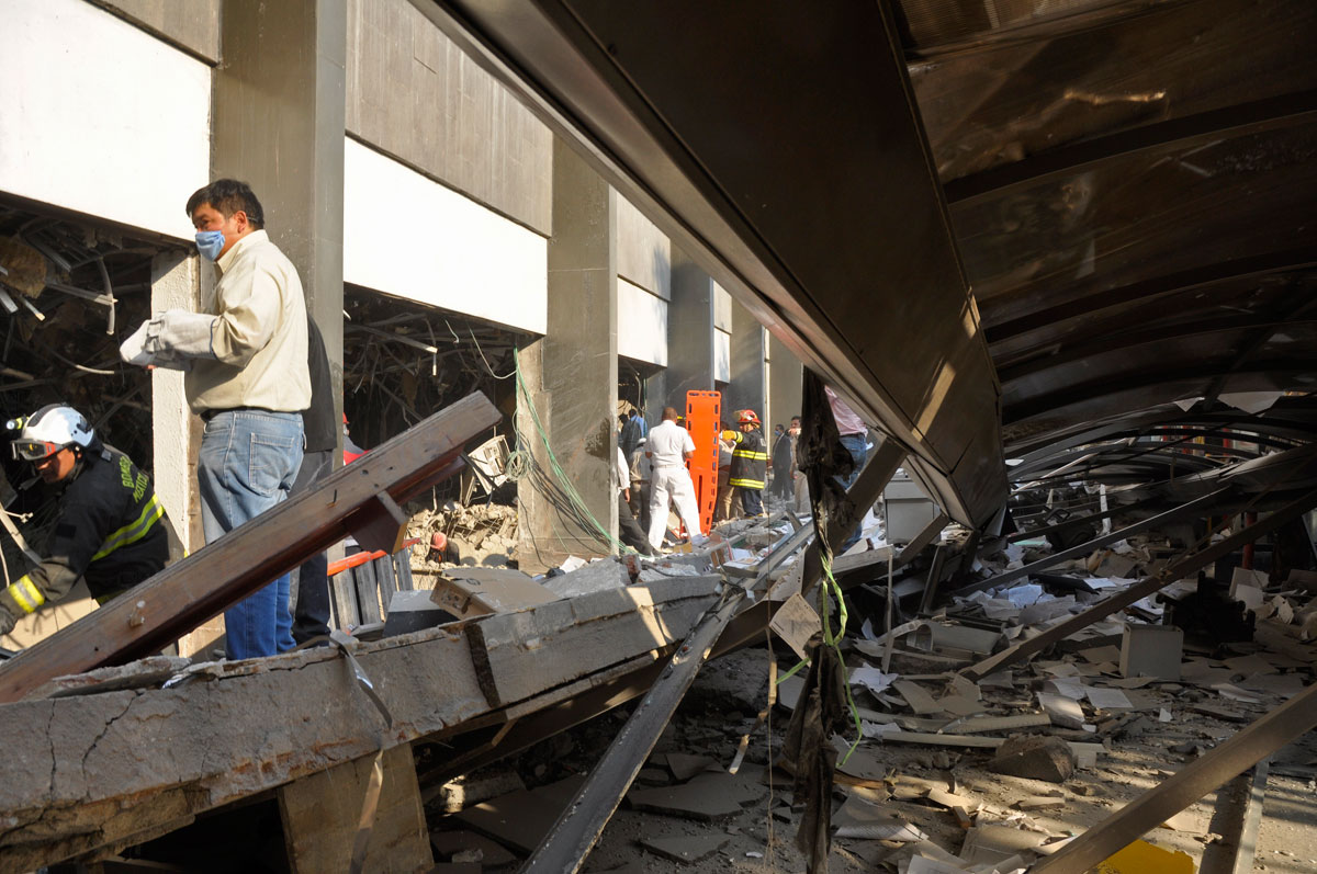  Indemnizan a deudos de fallecidos en torre de Pemex