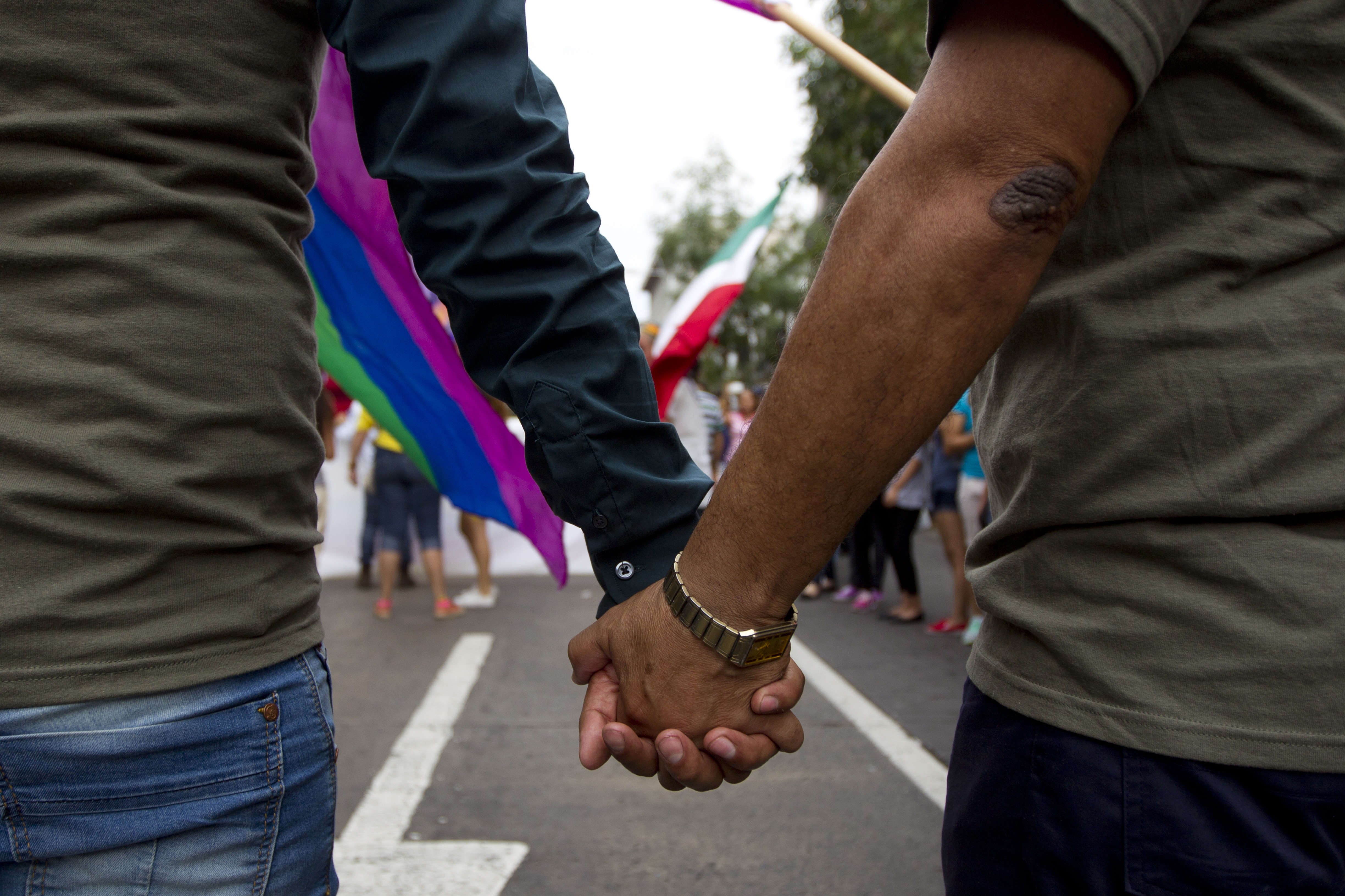  Gobernador de Campeche aprueba matrimonio igualitario; aquí, Carreras guarda silencio