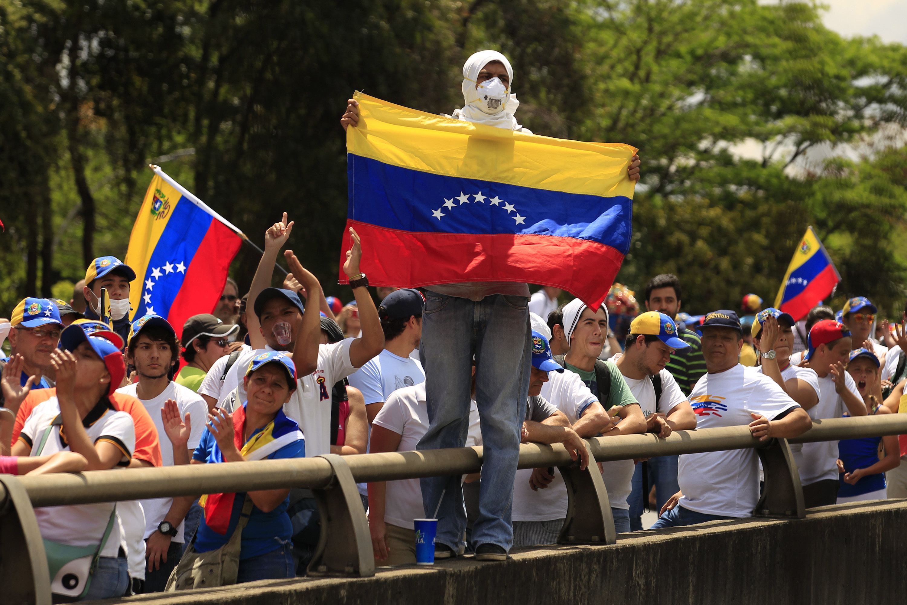  Oposición venezolana advierte rebelión militar