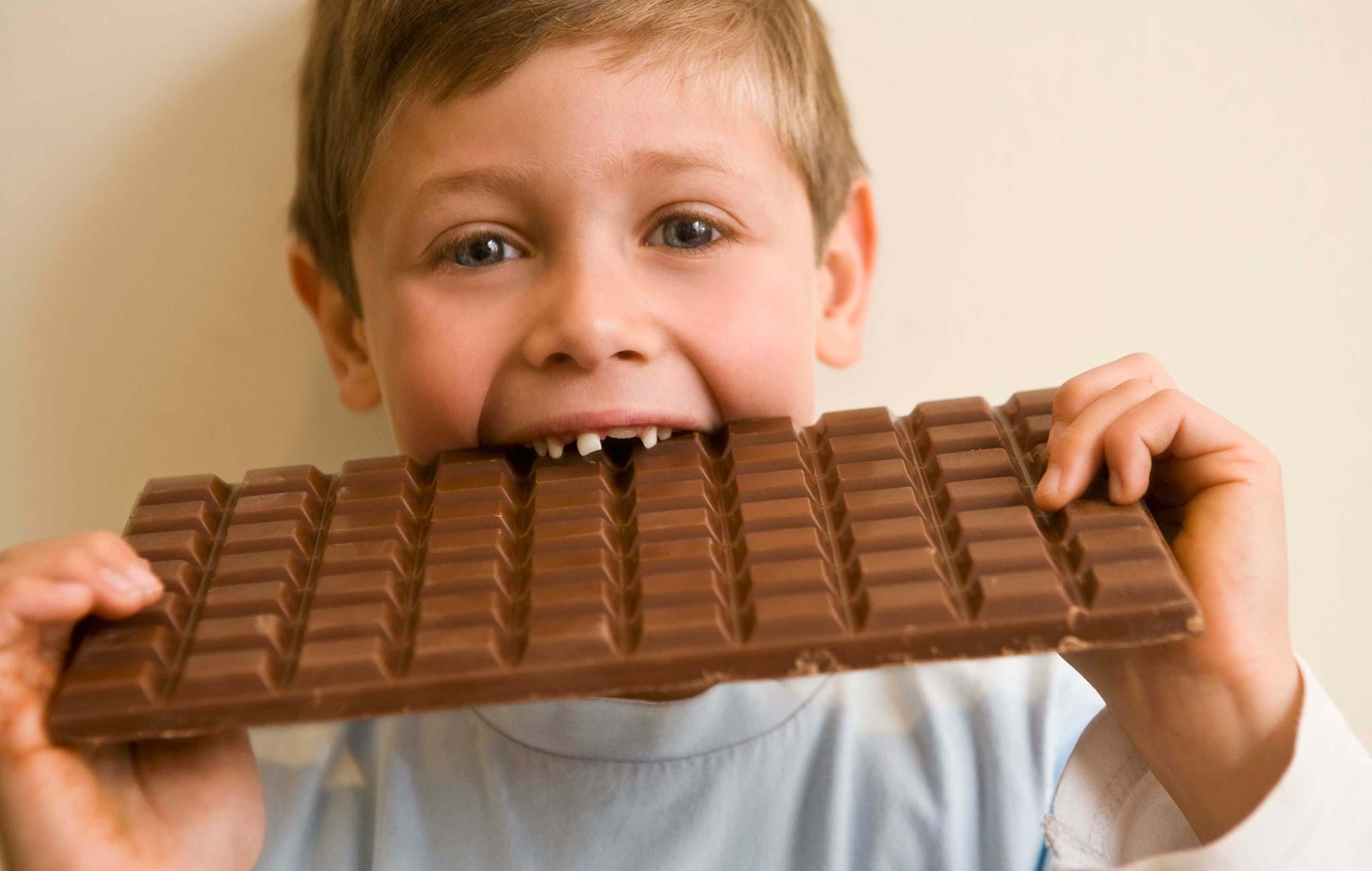 Gigantes de EU pagaron estudio para decir que niños que comen sus dulces son más delgados