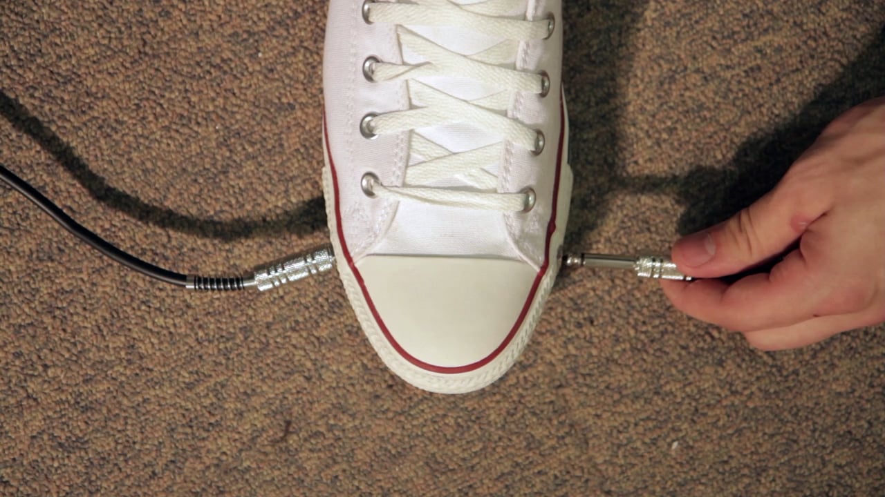  Converse crea unos tenis con pedal de guitarra integrado