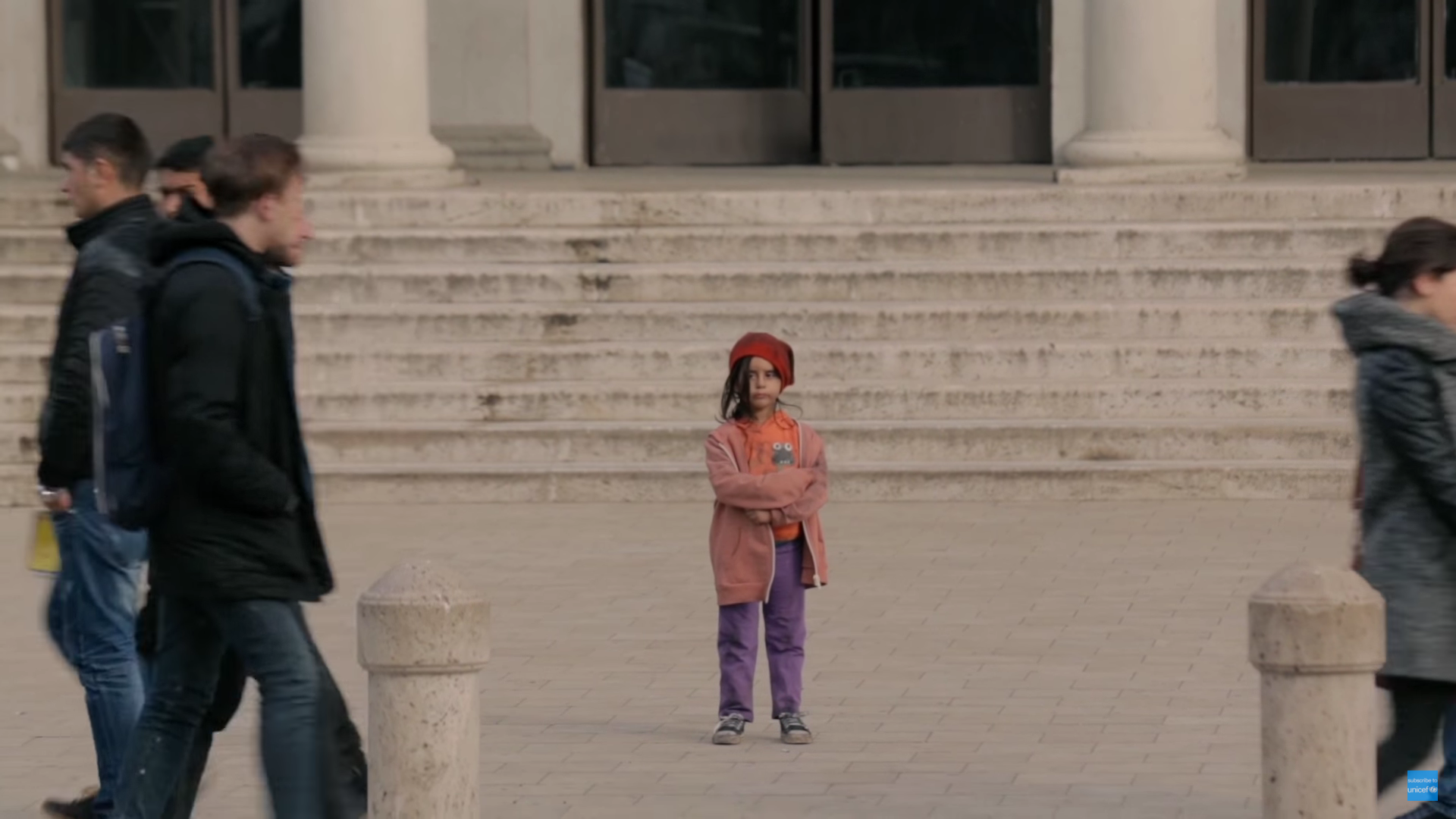  (Video) Experimento social de UNICEF muestra el prejuicio a niños por vestimenta