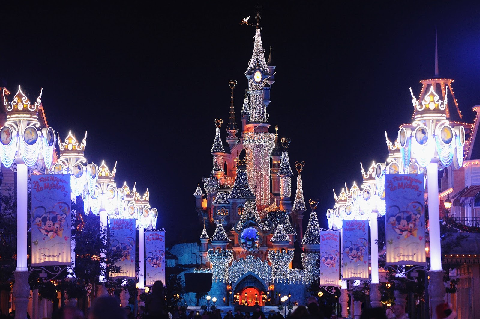  Disney dona 1mdd a familiares afectados por matanza en Orlando