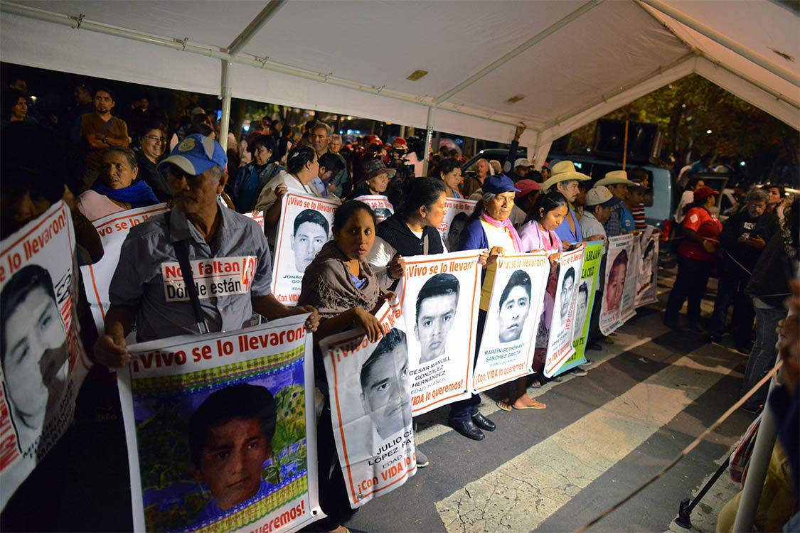 Refrenda CNDH compromiso con padres de Ayotzinapa