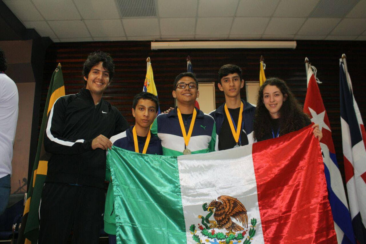  Tapatío consigue oro en Olimpiada de Matemáticas en Jamaica