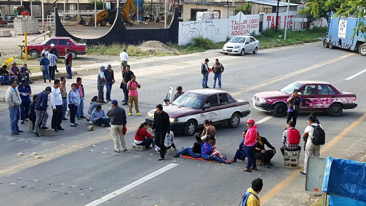  CNTE continua bloqueos en Oaxaca para dar cobertura a encuentro con Segob