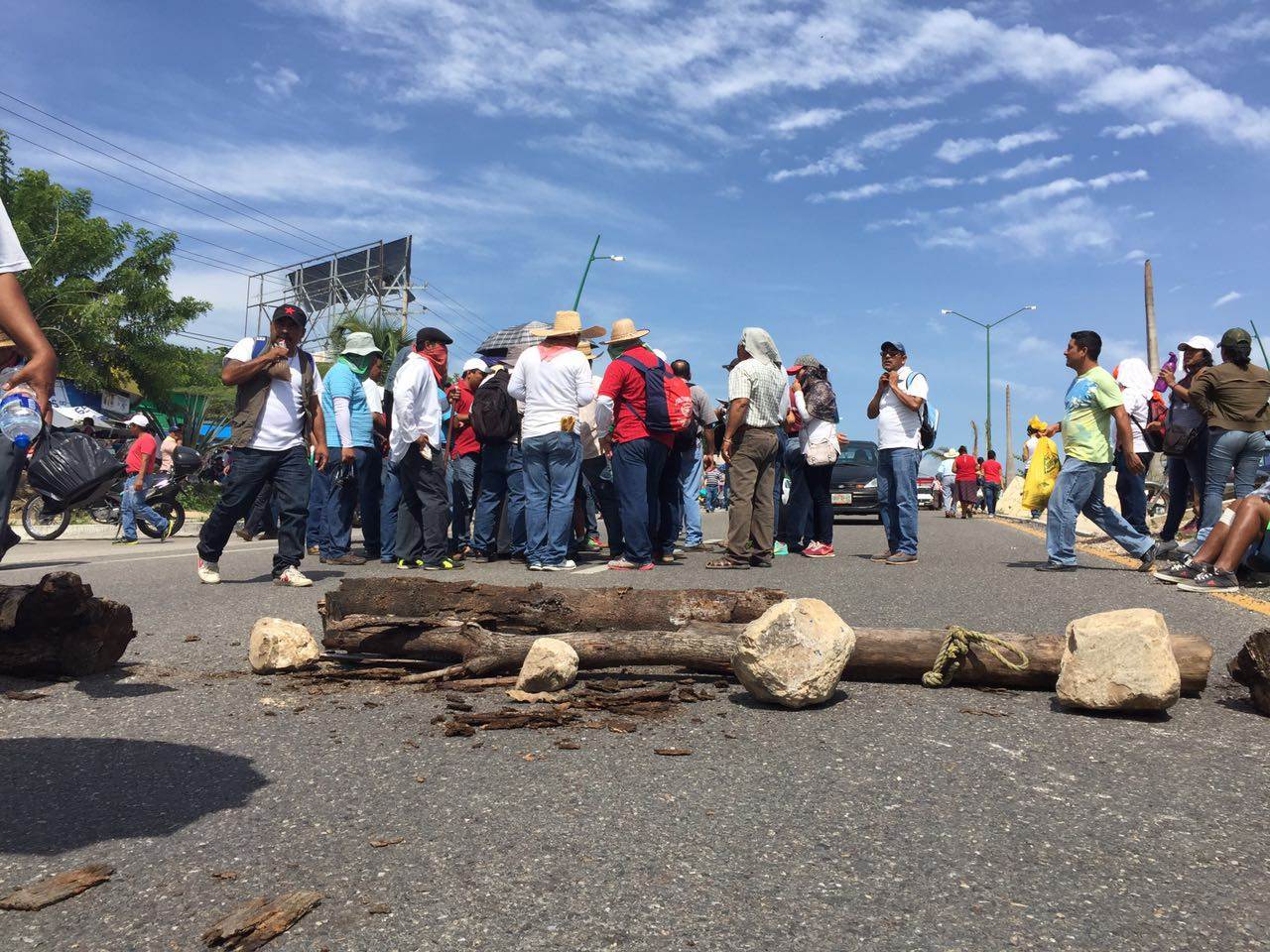  Exhortan a CNTE a levantar los bloqueos en Chiapas