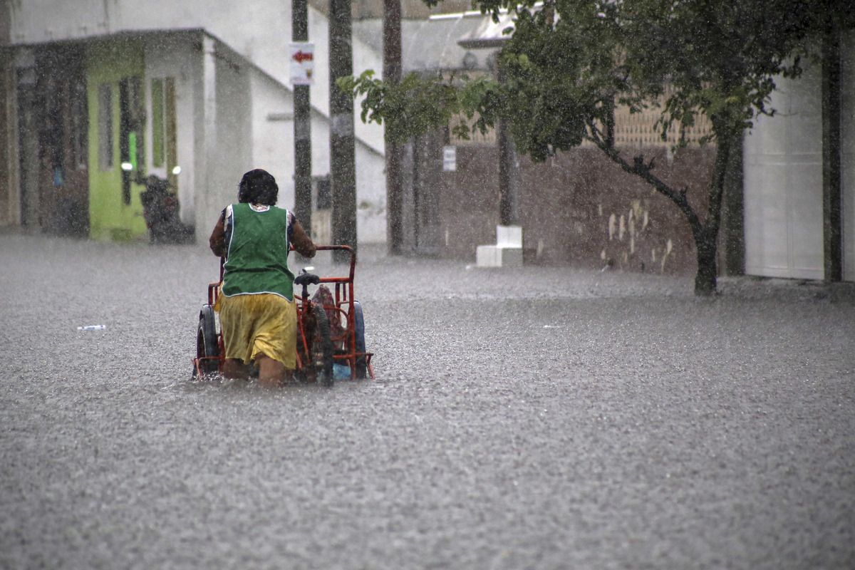  ‘Danielle’ provocaría derrumbes e inundaciones en el centro del país