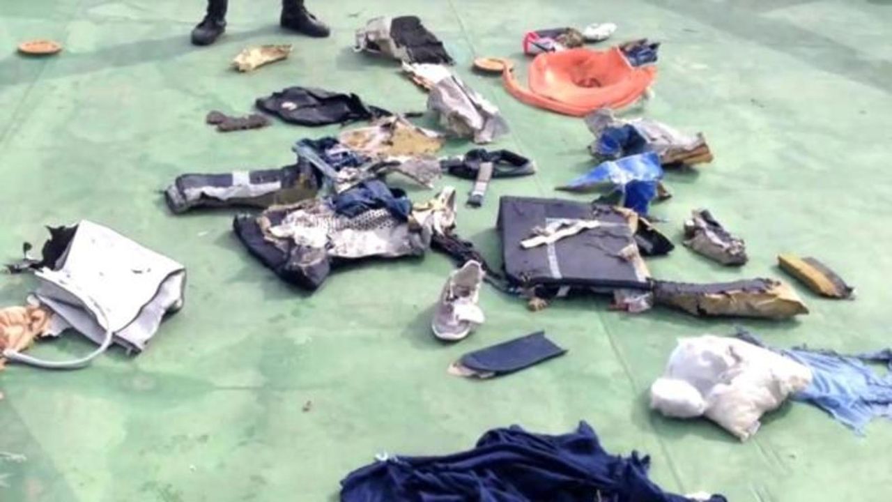  Barco francés detecta posibles señales de cajas negras del EgyptAir siniestrado