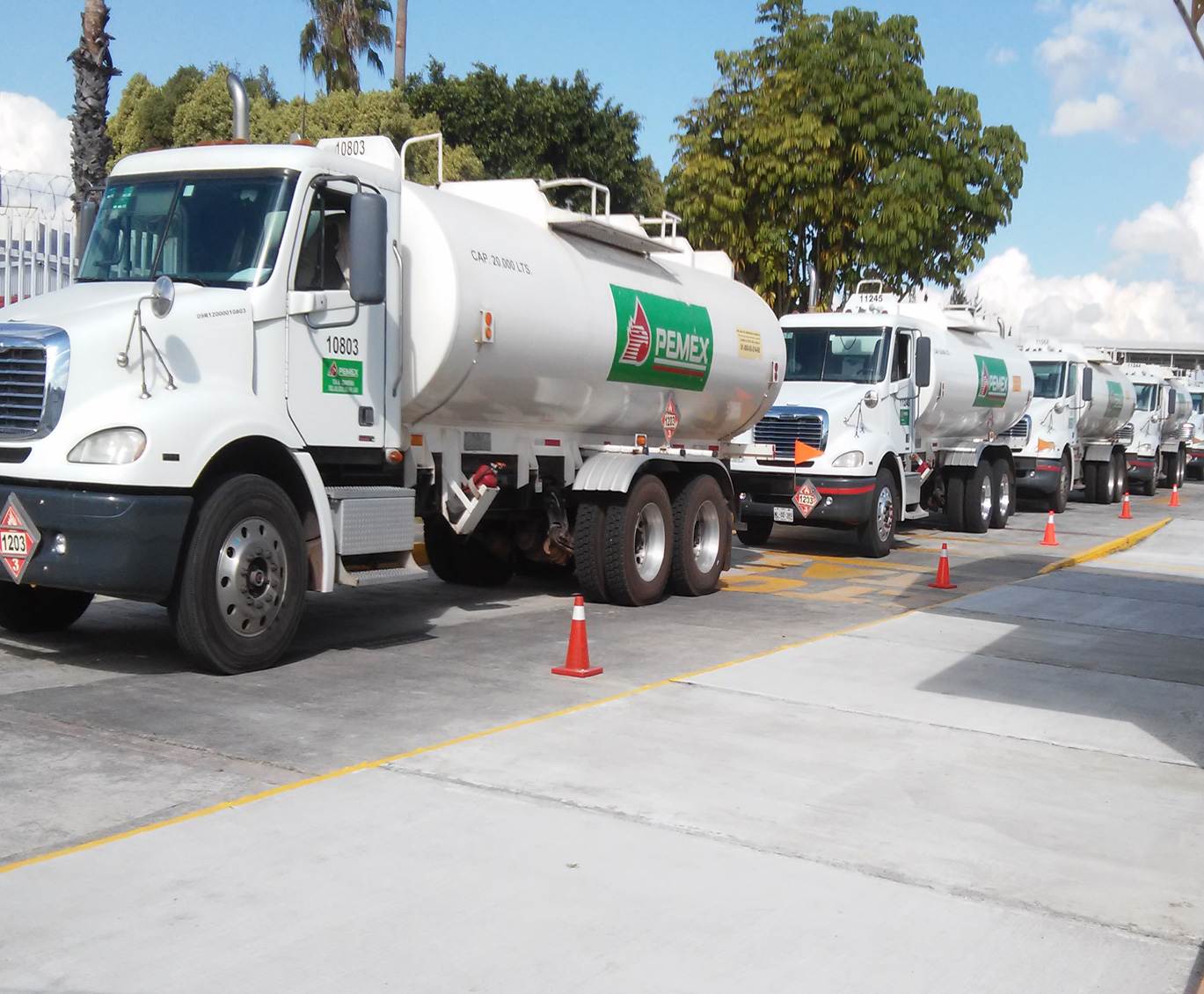  Pemex atiende desabasto de gasolina en SLP; se distribuyen hoy 3,6 millones de litros