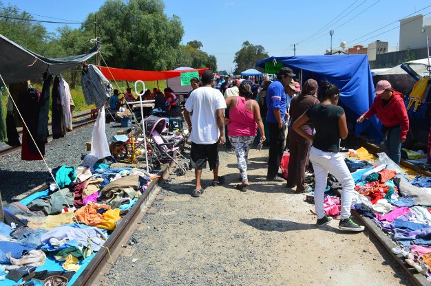  Comerciantes denuncian intimidación de Gallardo; hay intento de cobro en tianguis de Las Vías