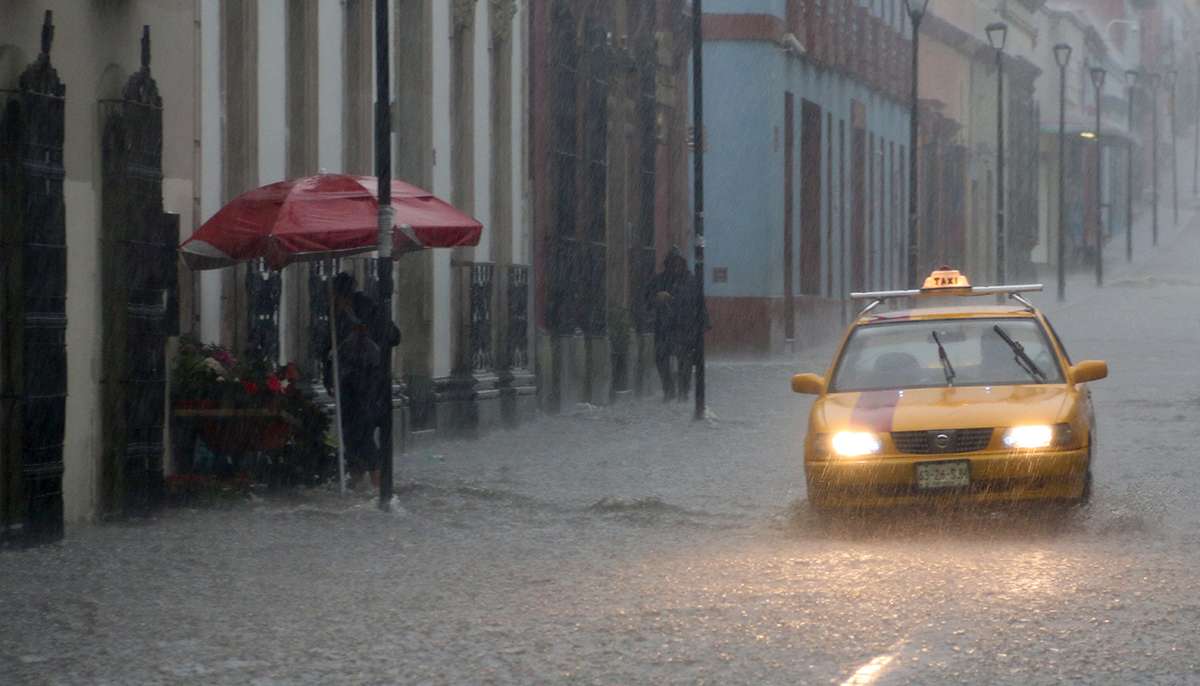  Continuarán lluvias fuertes en gran parte del país