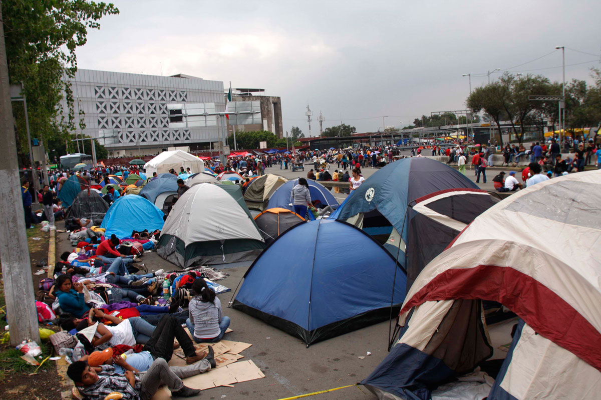  CNTE cumple un mes de campamento en CDMX