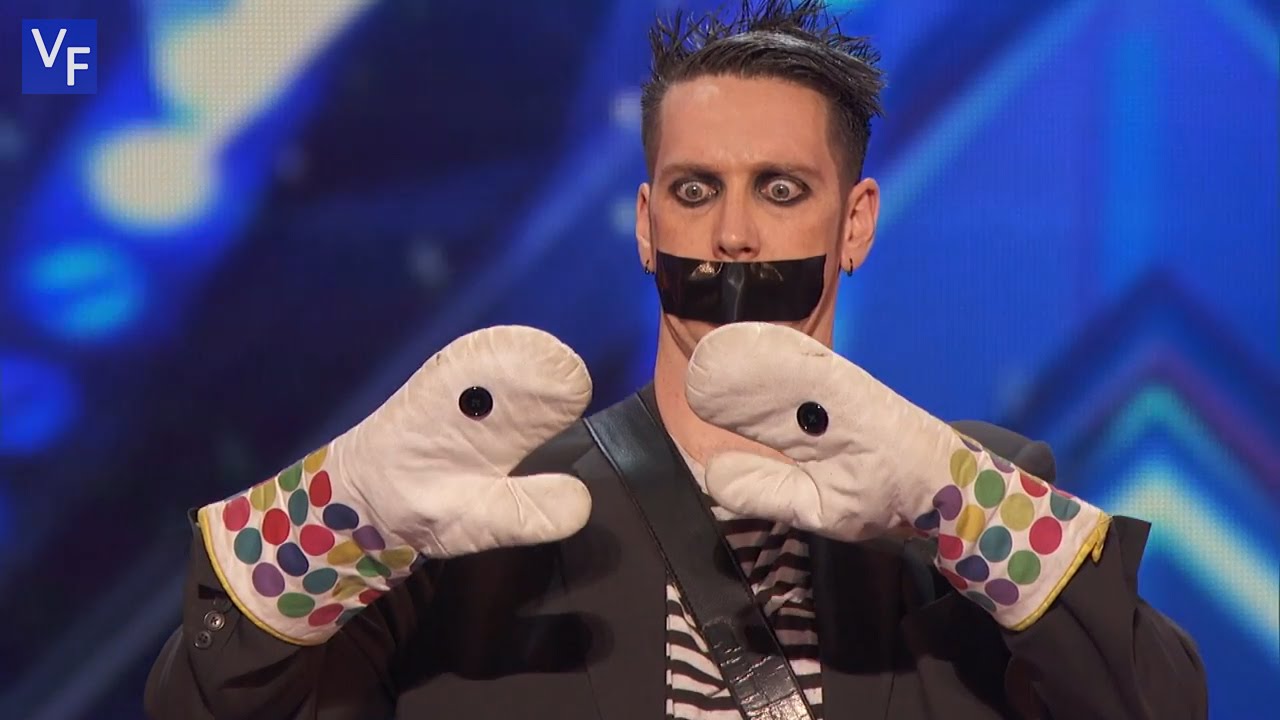  (Video) Talentoso mimo logra hacer reír con sólo unos guantes de cocina