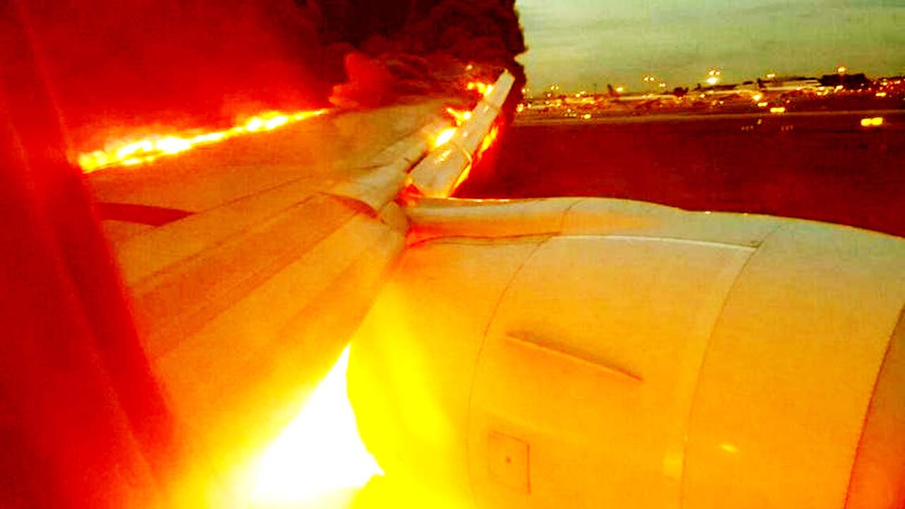  (Video) Avión de Singapore Airlines se incendia tras aterrizar de emergencia