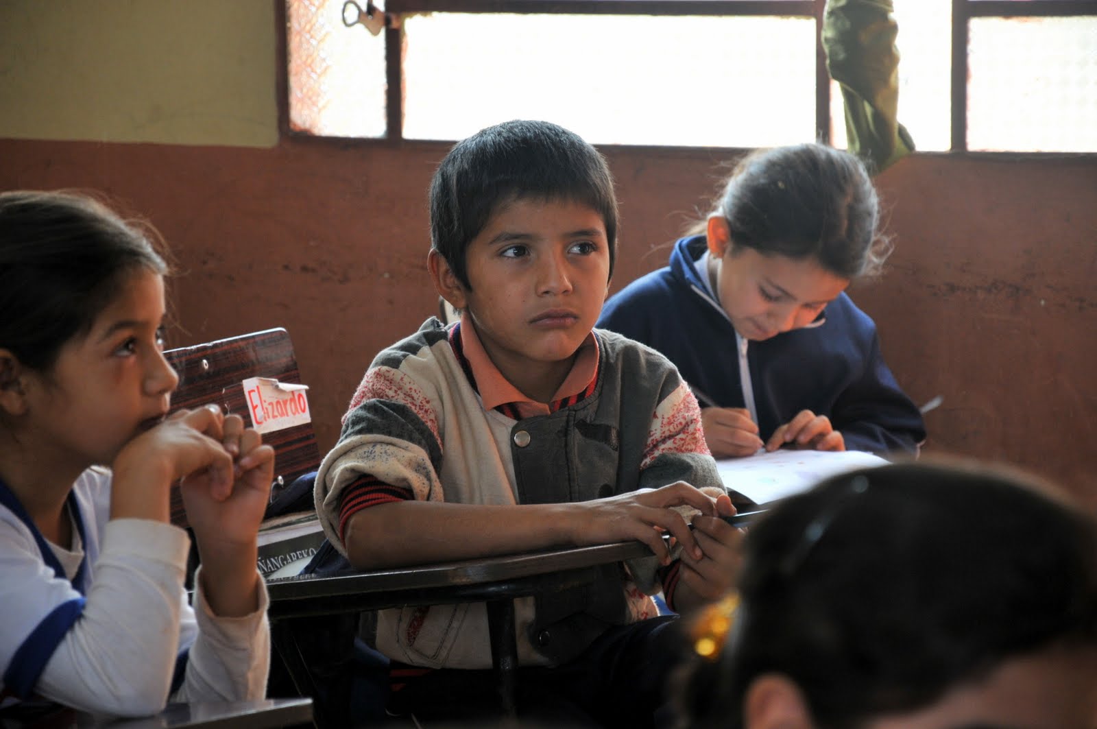  Niños de educación básica en México no saben leer ni restar