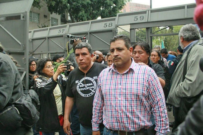  Las protestas seguirán, dice CNTE, luego de 7 horas de diálogo con Segob; la reforma se mantiene, dice Osorio Chong