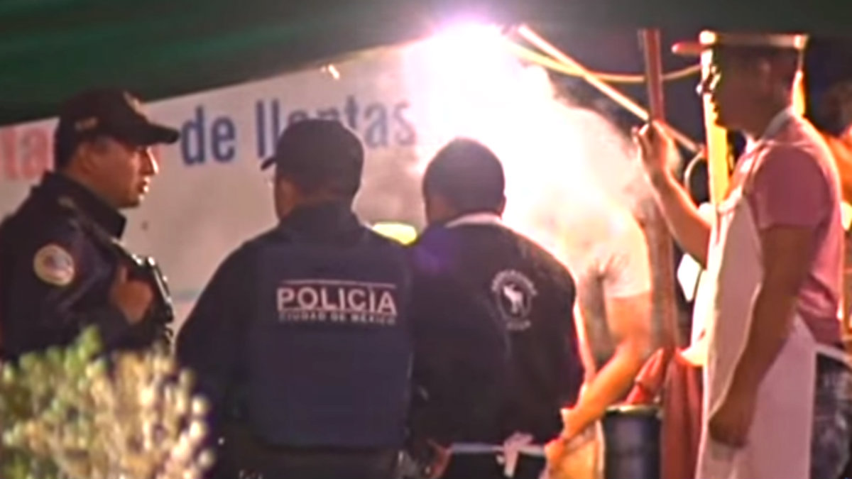  Policías evitan suicidio con tacos