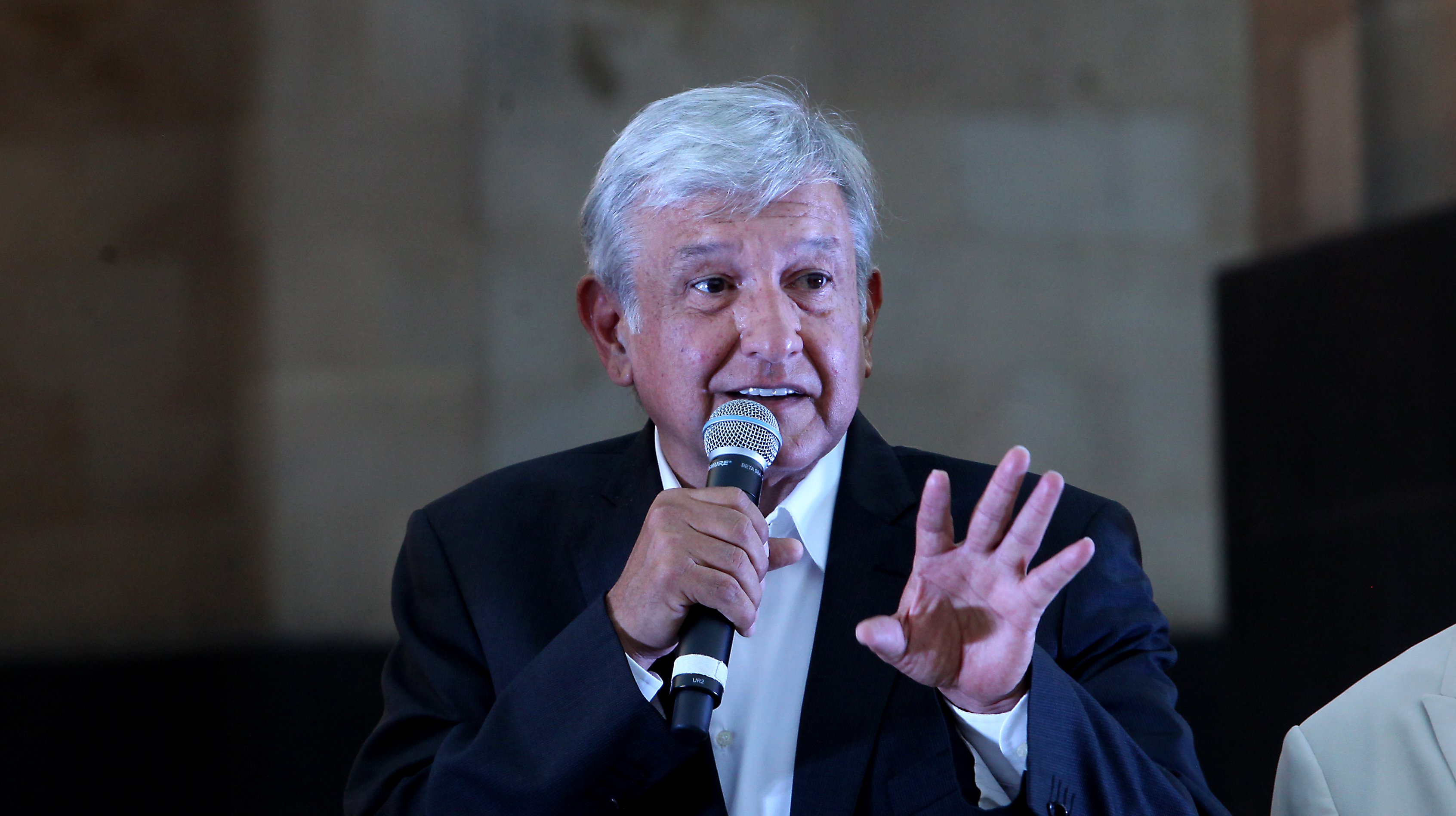  AMLO expresa apoyo a líderes de CNTE; convoca a marcha