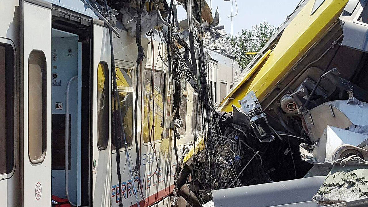  Choque de trenes en Italia deja al menos 20 muertos