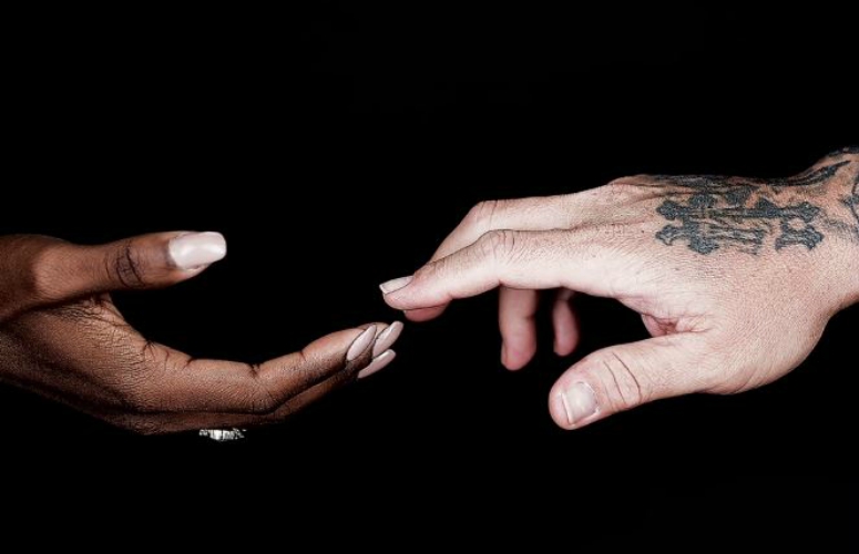  (Video) Artistas graban sencillo “Hands” en honor a las víctimas de Orlando