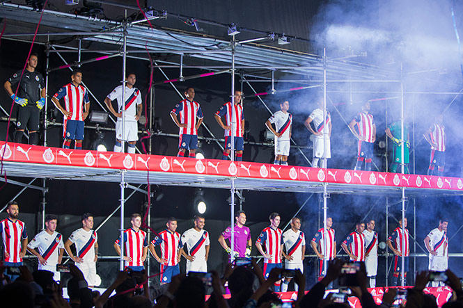  Chivas presenta su nueva piel, con franja puma