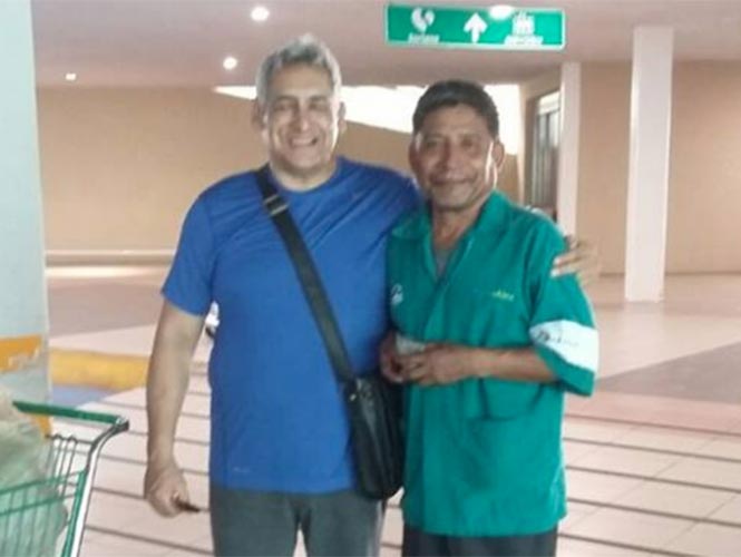  Se vuelve viral hombre en NL que devolvió cartera con 7 mil pesos