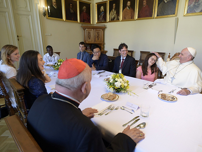  Papa confirma viaje a Colombia en 2017