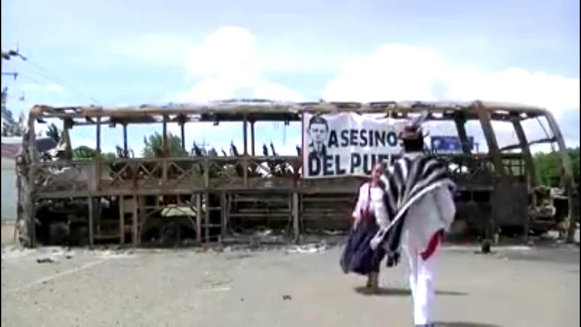  (Video) Maestros de la CNTE bailan la Guelaguetza en el lugar de enfrentamiento en Nochixtlán