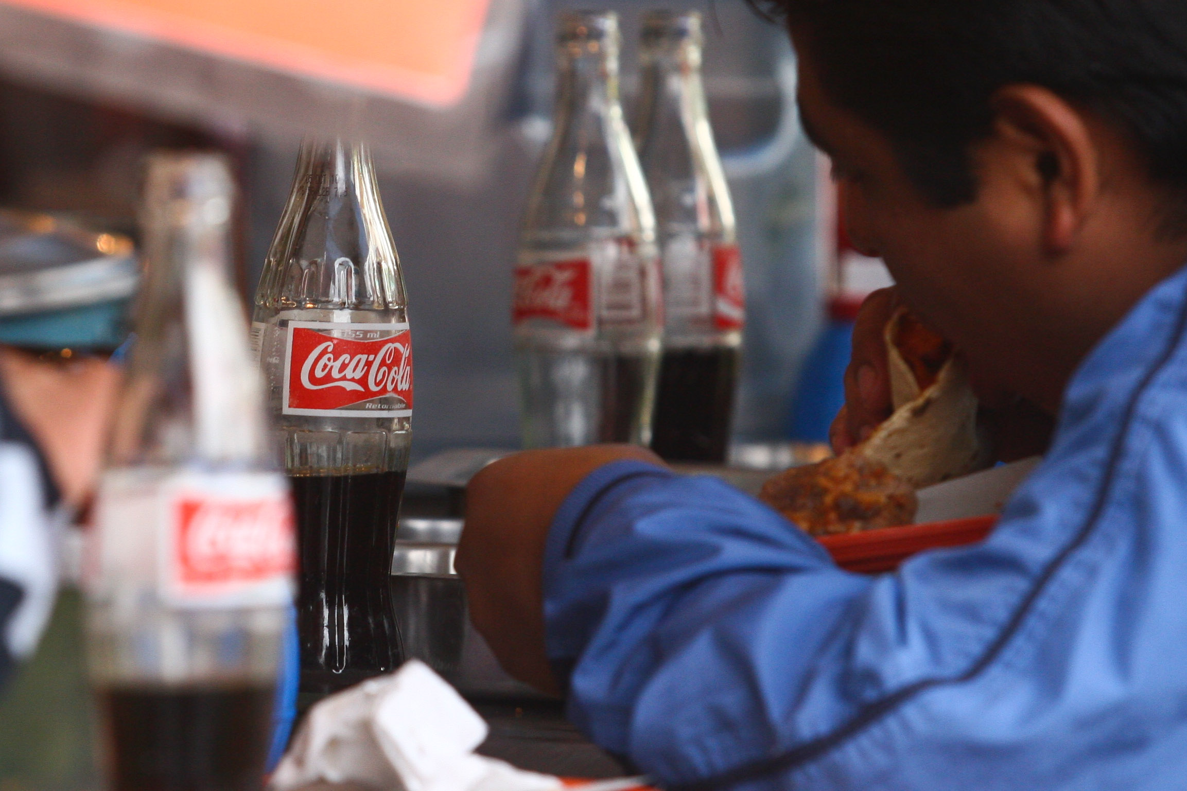  Refrescos podrían aumentar de precio; industrias, en alerta