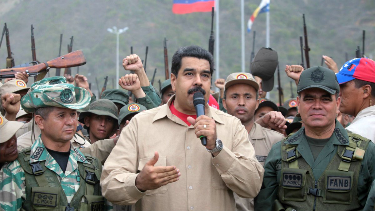  Despiden a venezolanos que votaron por revocatorio contra Maduro